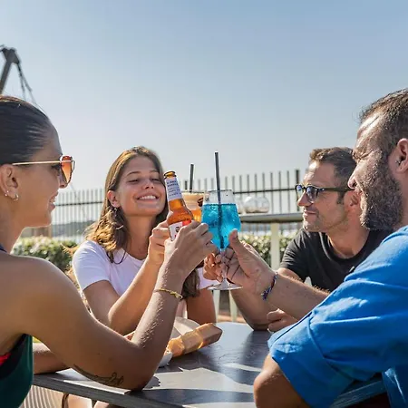 مكان تخييم Village Baia Blu La Tortuga أغلينتو